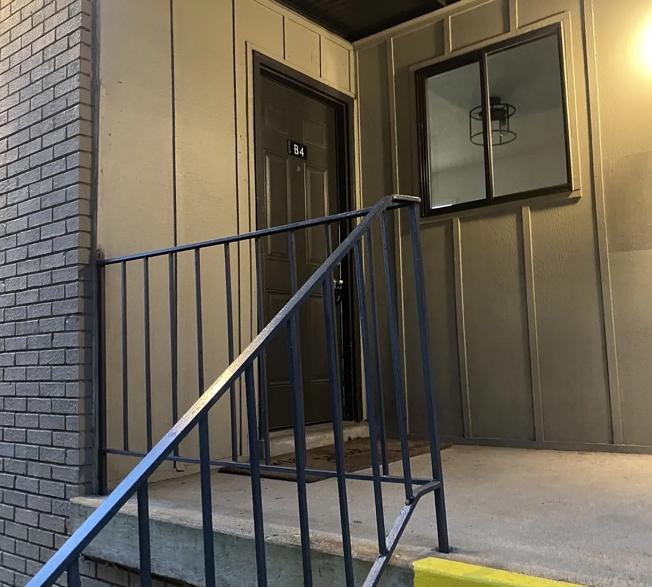 2 bed, 963 sqft, $1,350 — Photo 1