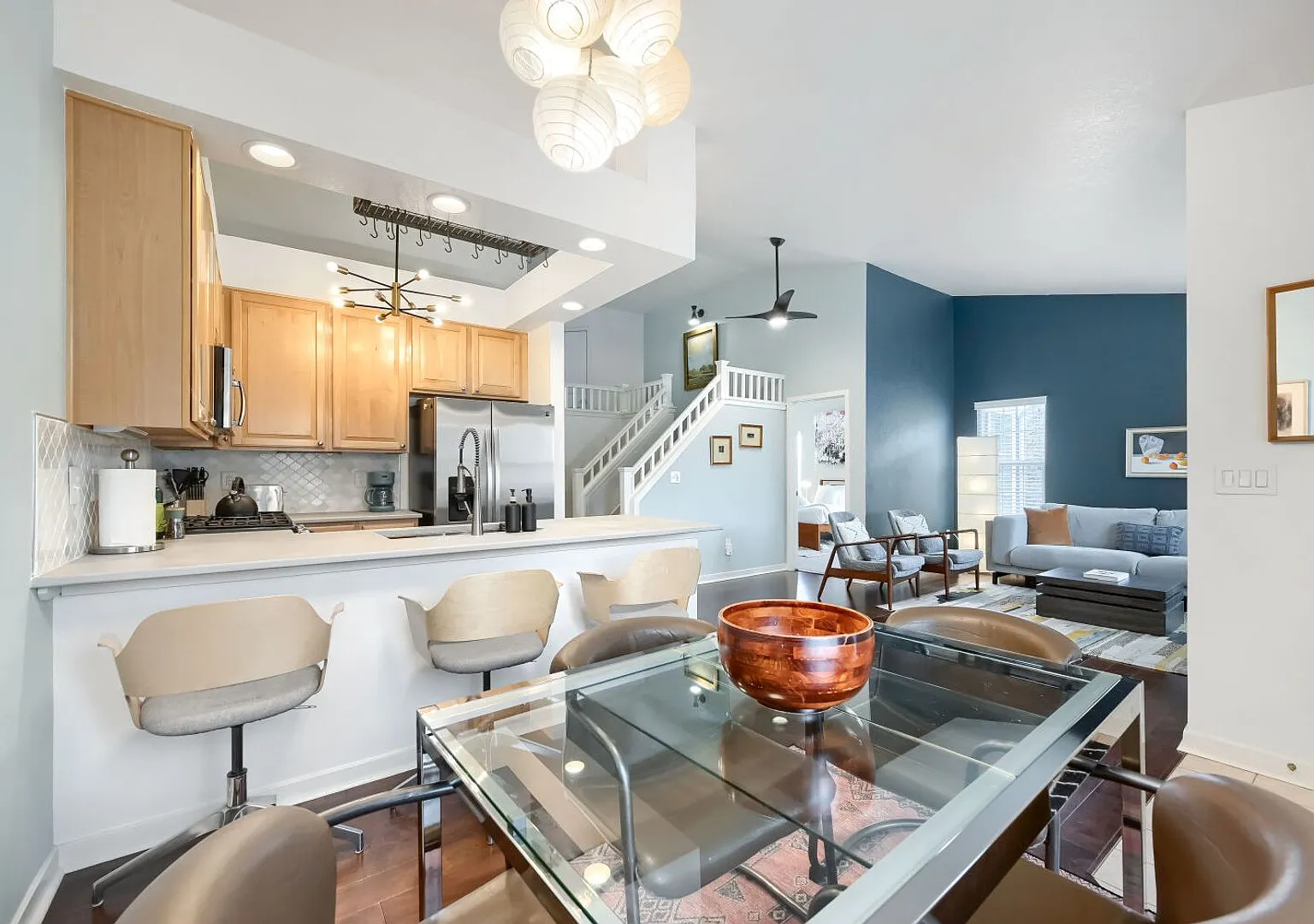 2 BDR Gorgeous Updated Townhome with Huge Garden — Photo 3