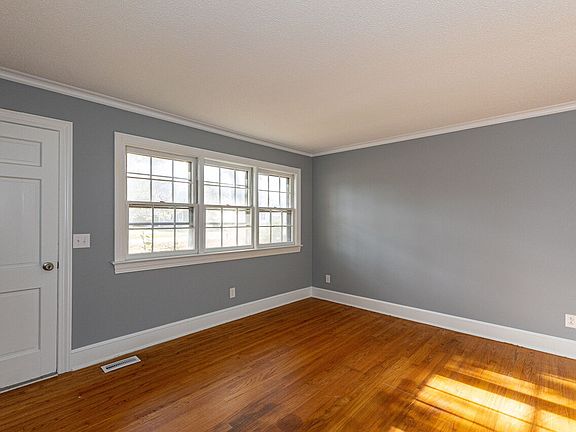 5th image of 1026 Birchwood Dr