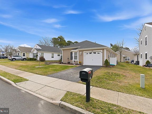 2nd image of 147 Pine Oak Blvd