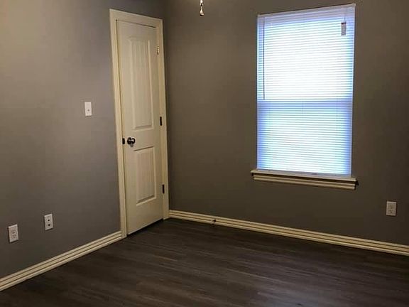 3rd image of 415 Crestview Dr