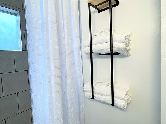 5th image of 2919 Ashley St APT 4