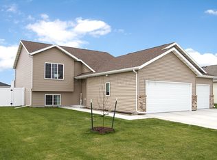 3549 17th St S, Moorhead, MN 56560