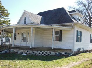 645 Broadway St, Louisville, IL 62858