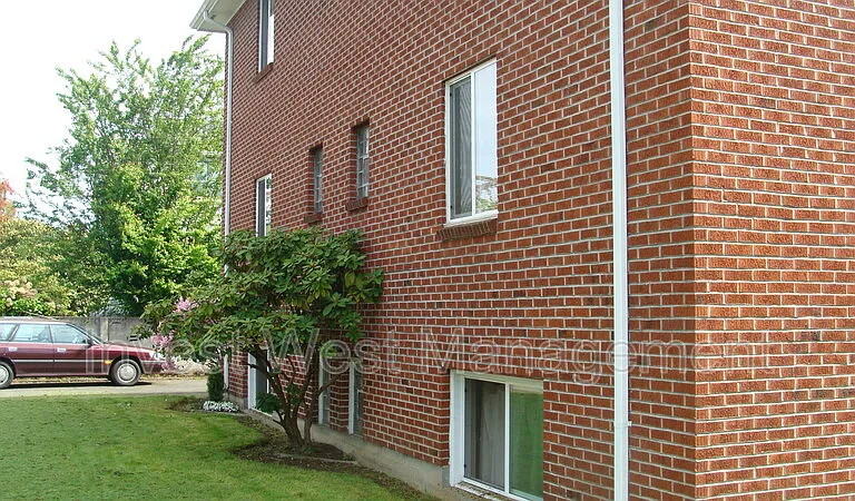 1944 Hudson St #11 — Photo 3