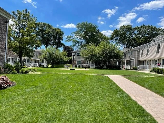 Fairfield Village At Commack — Photo 8