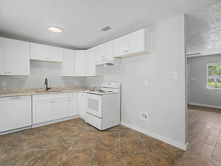 108 Phylis Dr — Photo 6