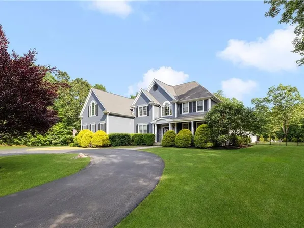 97 Sycamore Ln N, Saunderstown, RI 02874
