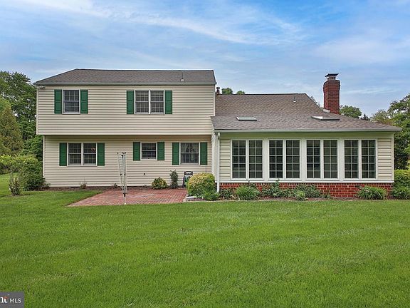 2nd image of 115 Hedgerow Pl