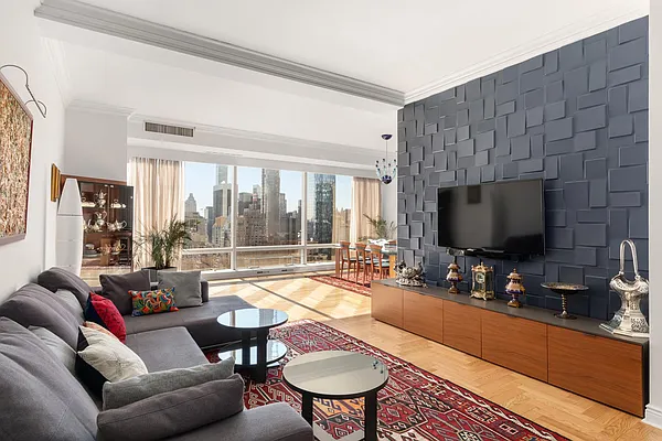 Sold by Ostrov Realty Group | media 4