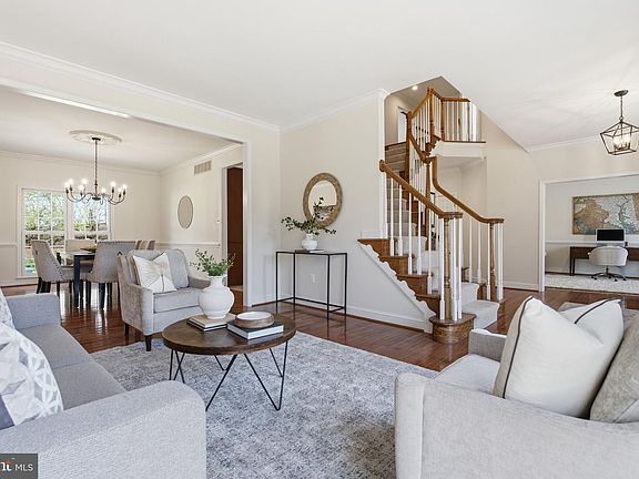 5th image of 110 Westholme Ln