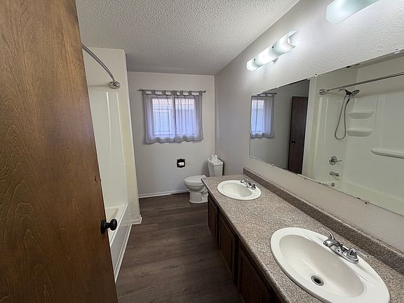 4th image of 401 College Ave #1