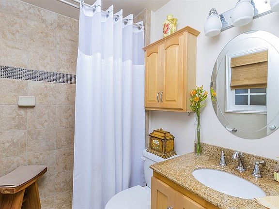 3rd image of 404 Camelot Dr