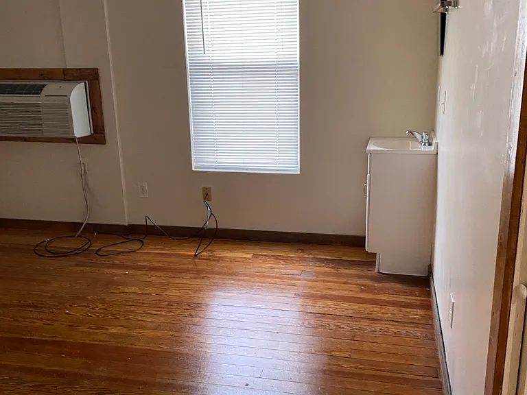 2333 Victor St — Photo 16