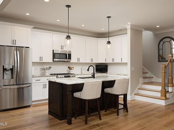 5th image of 334 Kings Cove Ct NW