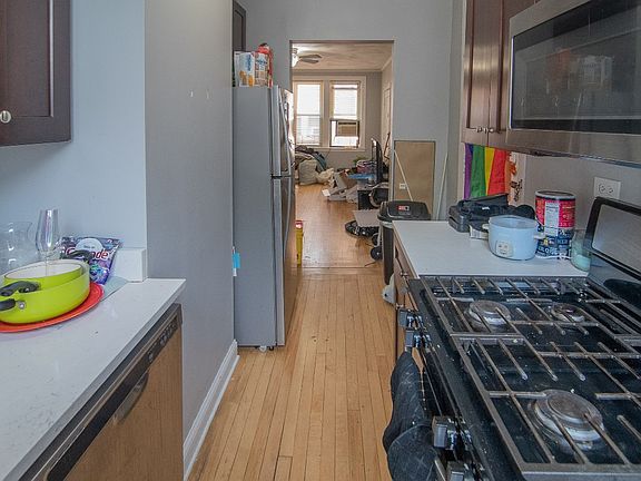 2nd image of 1626 W Sherwin Ave APT 2N