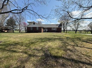 688 Division St, Sparta, MO 65753