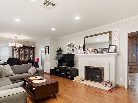 2nd image of 4839 Cartwright Ave