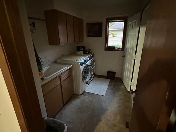 5th image of 529 Shrub Rose Ln