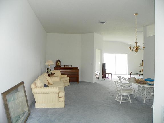 4th image of 538 SW Cyrilla Trl