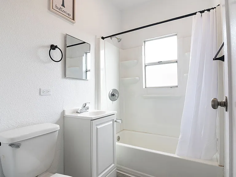 27th Street Studios and One Bedrooms — Photo 24