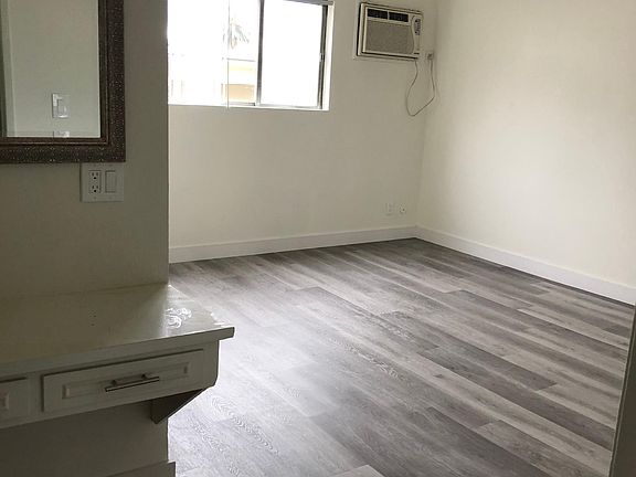 5th image of 2200 N Beachwood Dr APT 103