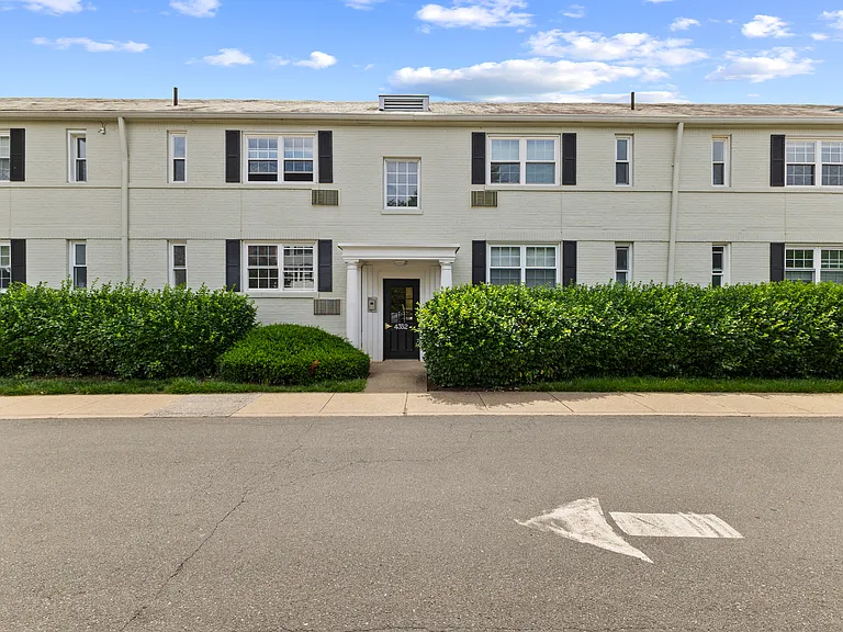 4352 N Pershing Dr — Photo 4