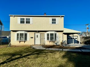 11 Blue Spruce Rd, Levittown, NY 11756