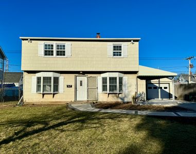 11 Blue Spruce Rd, Levittown, NY, 11756