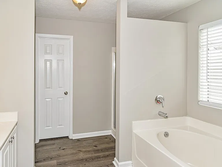 1604 Zurich Dr — Photo 10