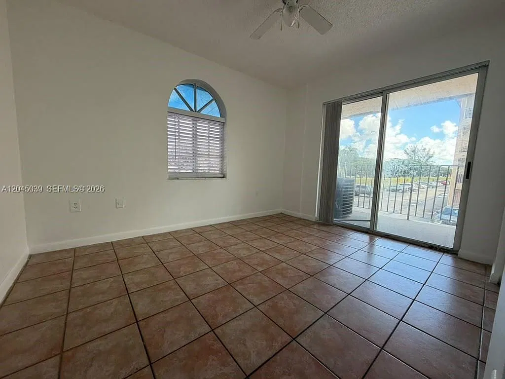Grand Vista Condo — Photo 1