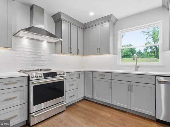 886 Sackettsford Rd, Ivyland, PA 18974