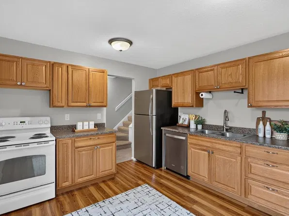 456 Dorland Ct, Maplewood, MN 55119