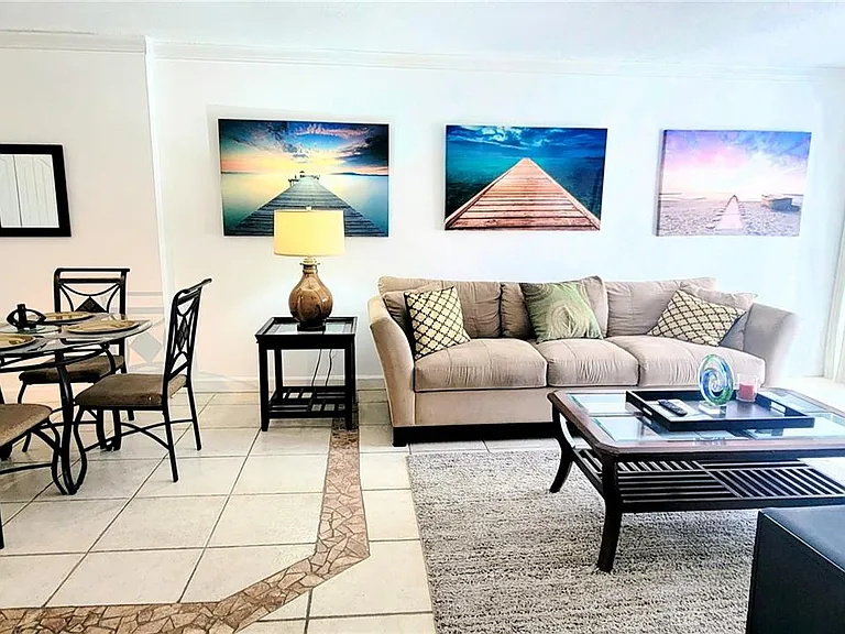 400 S Kings Point Dr #220 — Photo 2