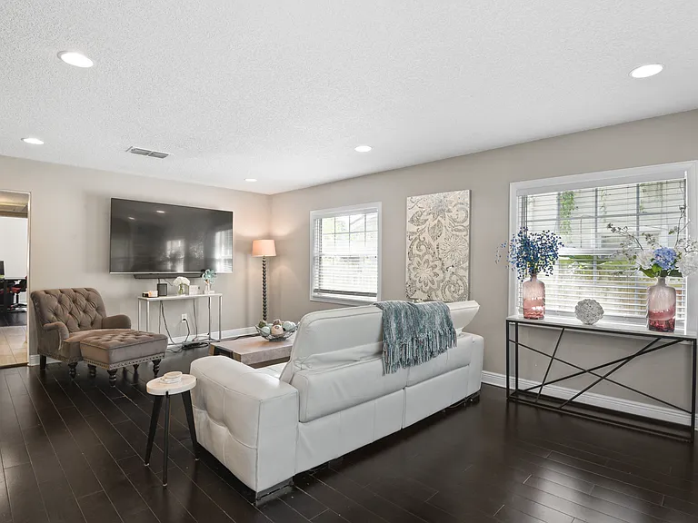 350 N Phelps Ave — Photo 5