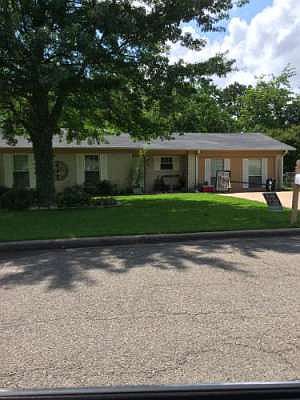 1st image of 1120 Lemon Dr