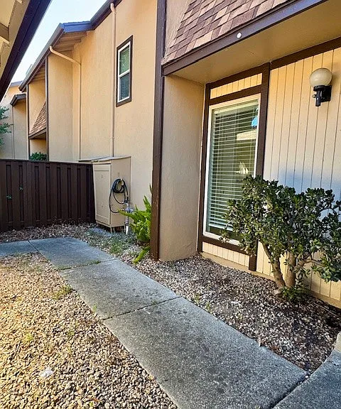 1745 Countrywood Ct — Photo 21