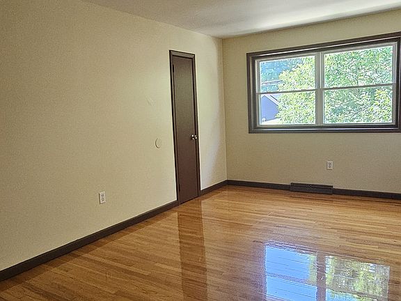 4th image of 223 Fairfield St APT L2
