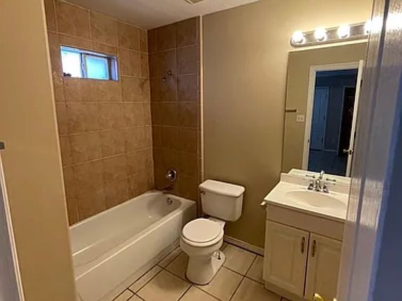 4th image of 3110 Carson St #4