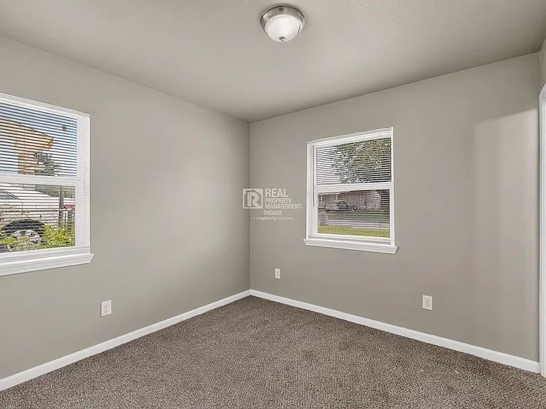 303 Westwood Dr — Photo 11