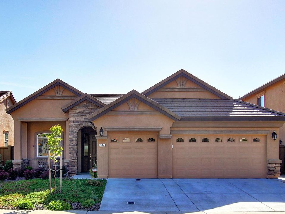 1st image of 944 Hildebrand Cir