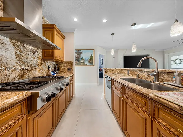 5862 W 2nd Ct — Photo 3