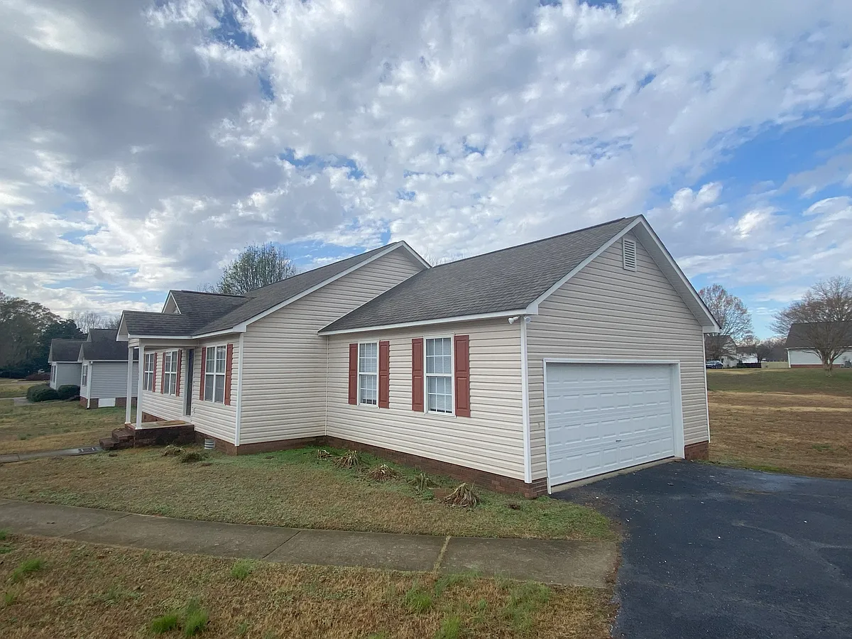 Building Photo - 1068 Highway 417