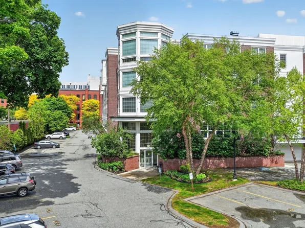 248 Albion St APT 315, Wakefield, MA 01880