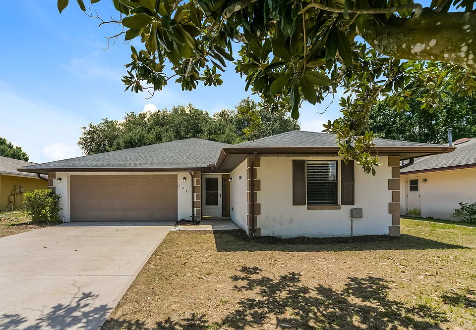 104 Lake Daisy Ter