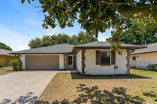 104 Daisy Dr SE Photo 1