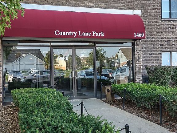3rd image of 1460 Fairlane Dr APT 206