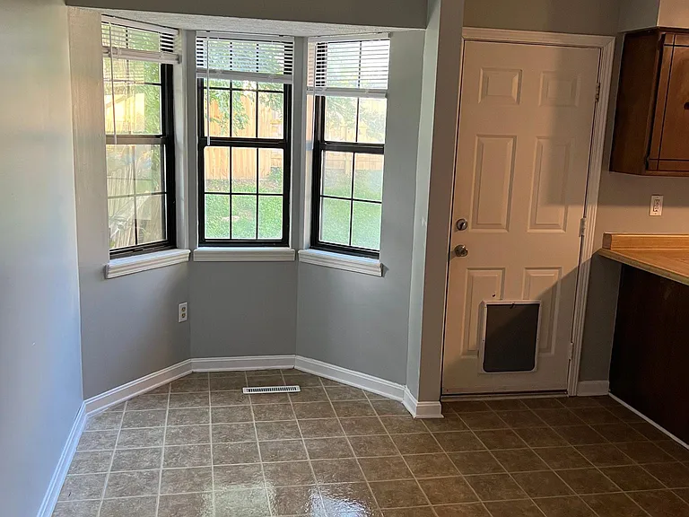 2733 Pioneer Ct — Photo 4