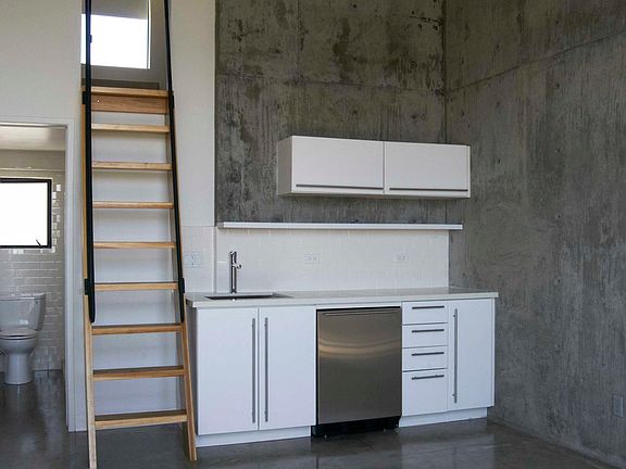 4th image of 4023 1st Ave #200