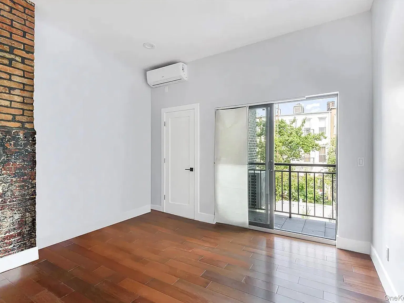 2 bed, 2.0 bath, 2900 sqft, $3,595 — Photo 2